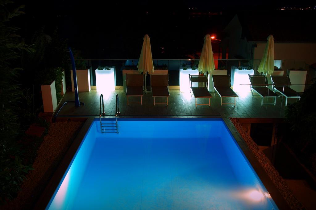 Ava Apartments 오미살즈 외부 사진